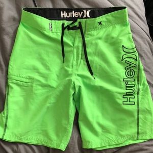 Men’s Oakley board shorts